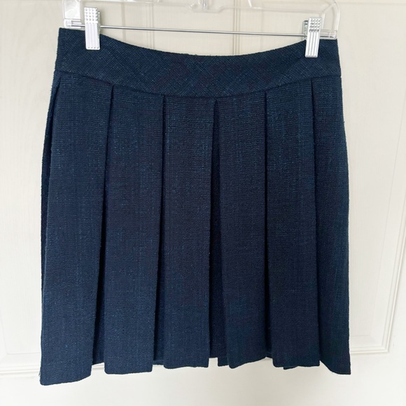 Banana Republic Dresses & Skirts - Banana Republic Pleated Skirt Size 2 NWT